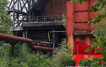 Der rote Konzertflügel vom Klavierfestival Ruhr unterwegs im Ruhrgebiet (2)